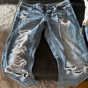 american eagle distressed tom girl jeans